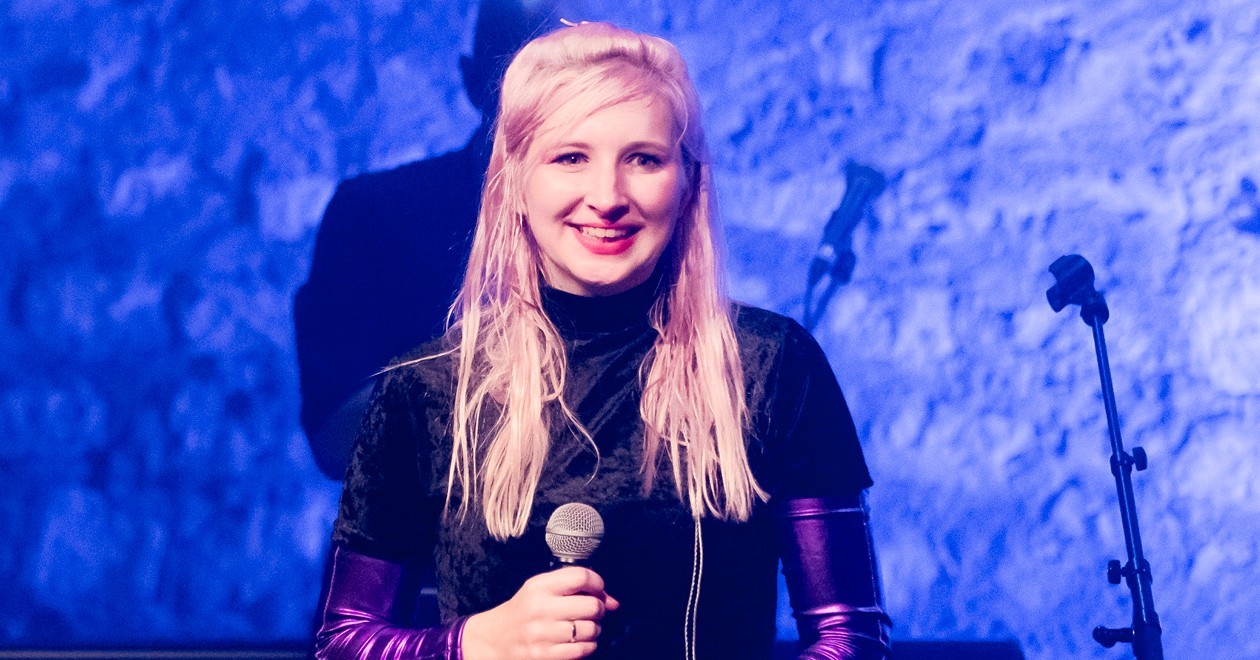 Portrait d'Alice on the roof, autrice compositrice